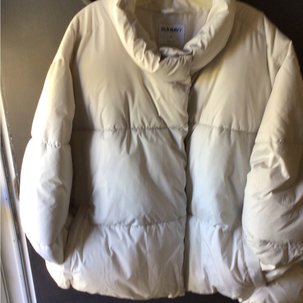 Old Navy Light gray Detachable Hood Puffer Jacket, Size 3XL